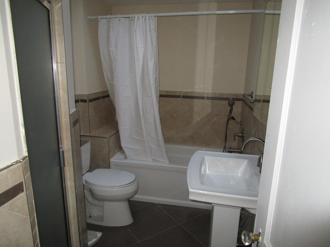 1914 Ashley St - Photo 3 of 7