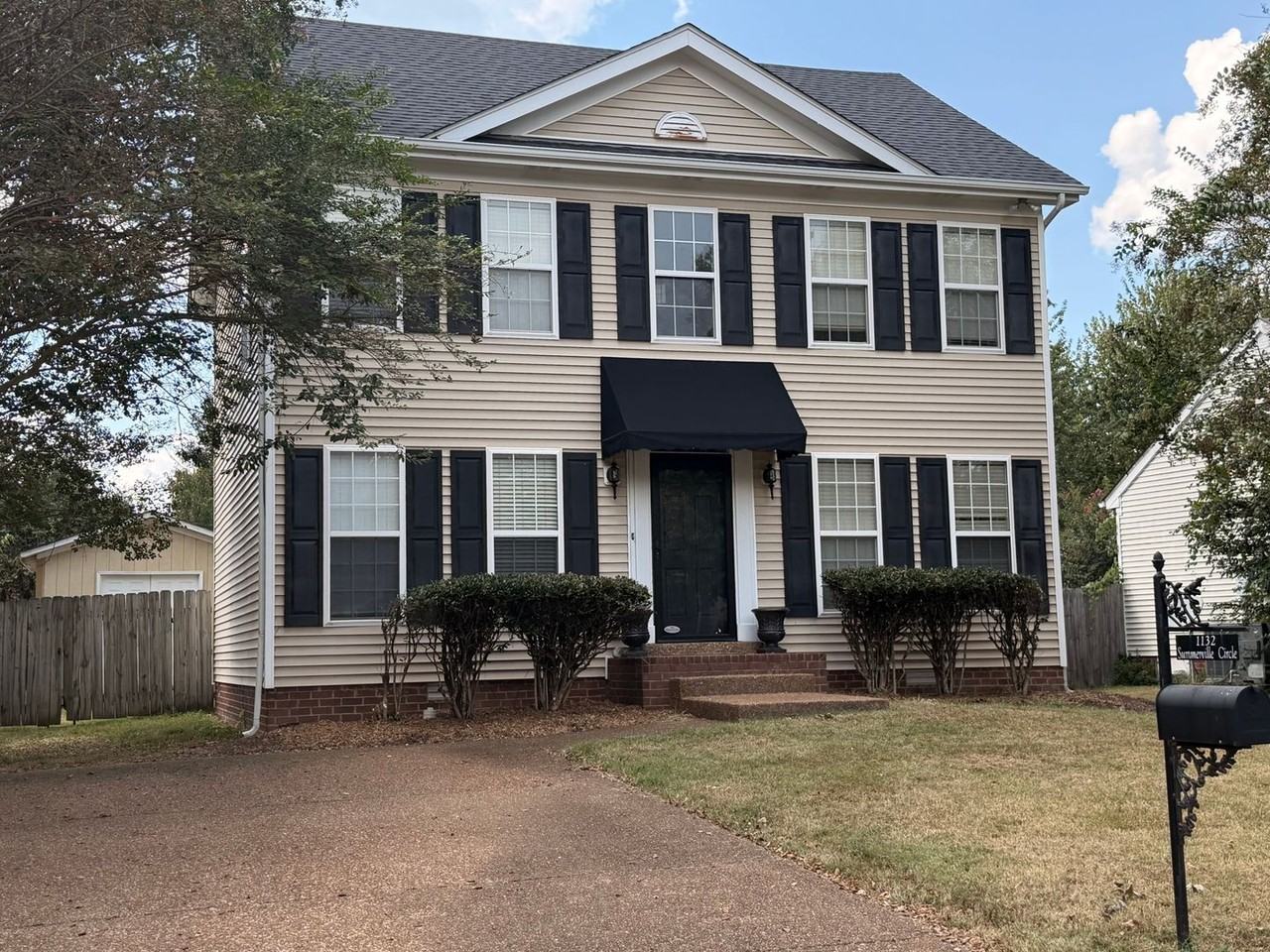 1132 Summerville Cir - Photo 2 of 18