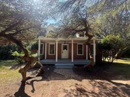 featured image of 911 Shady Oak Ln