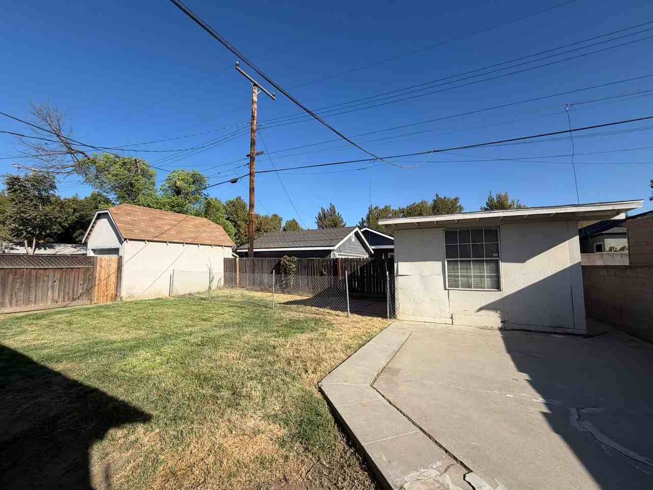 1060 E Tulare Ave - Photo 2 of 4