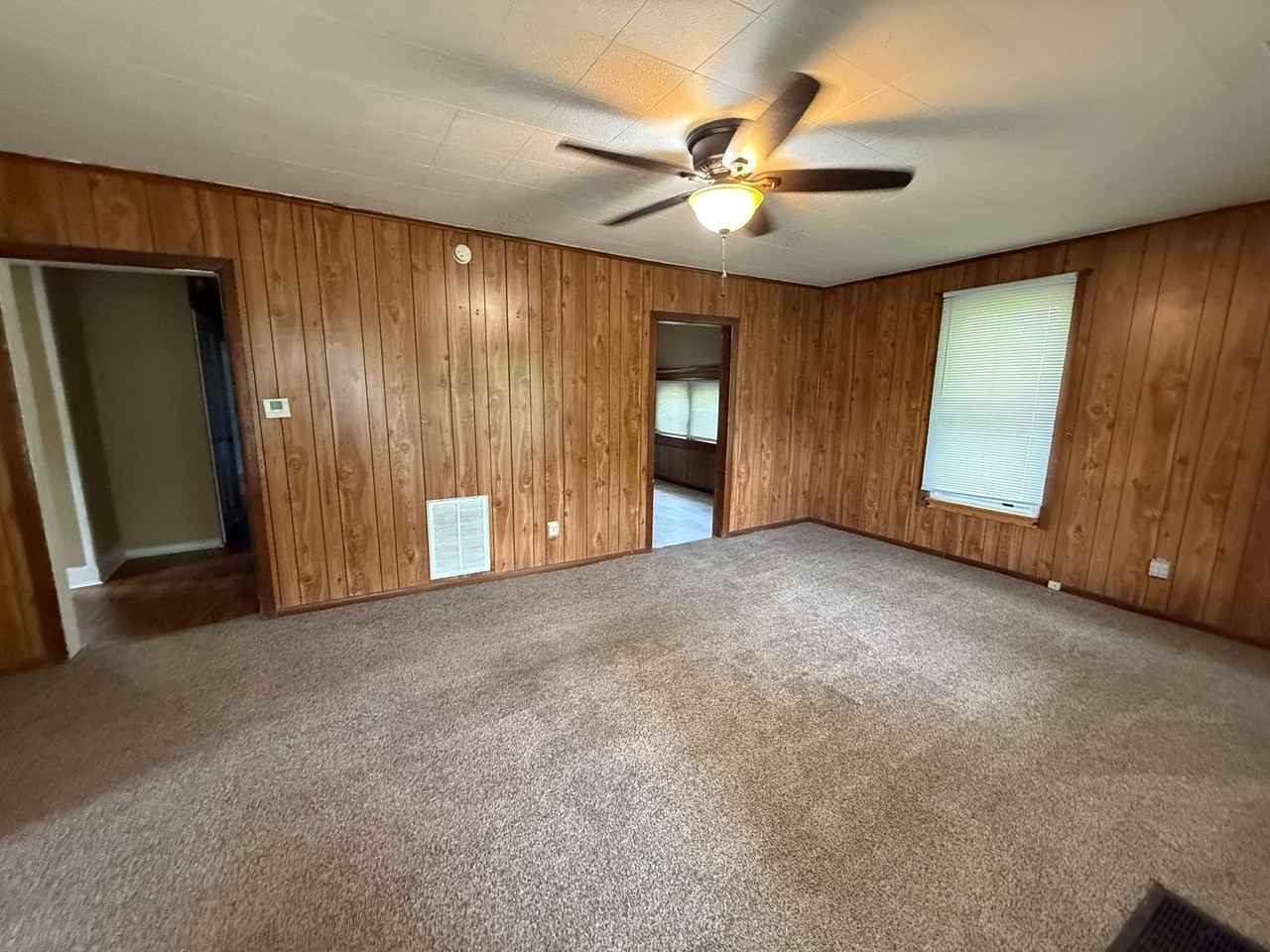 2811 E 16th St - Photo 4 of 10