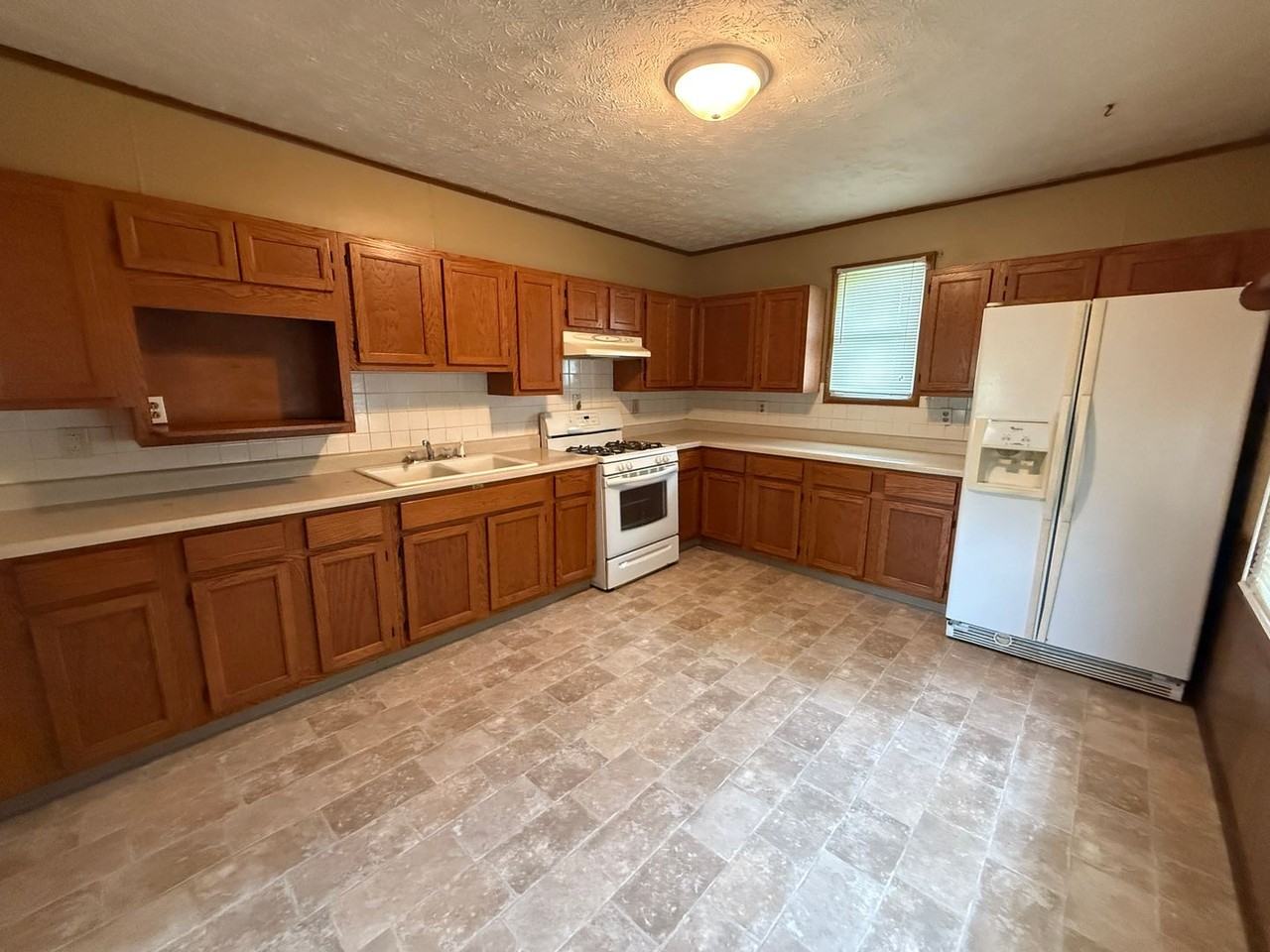2811 E 16th St - Photo 5 of 10