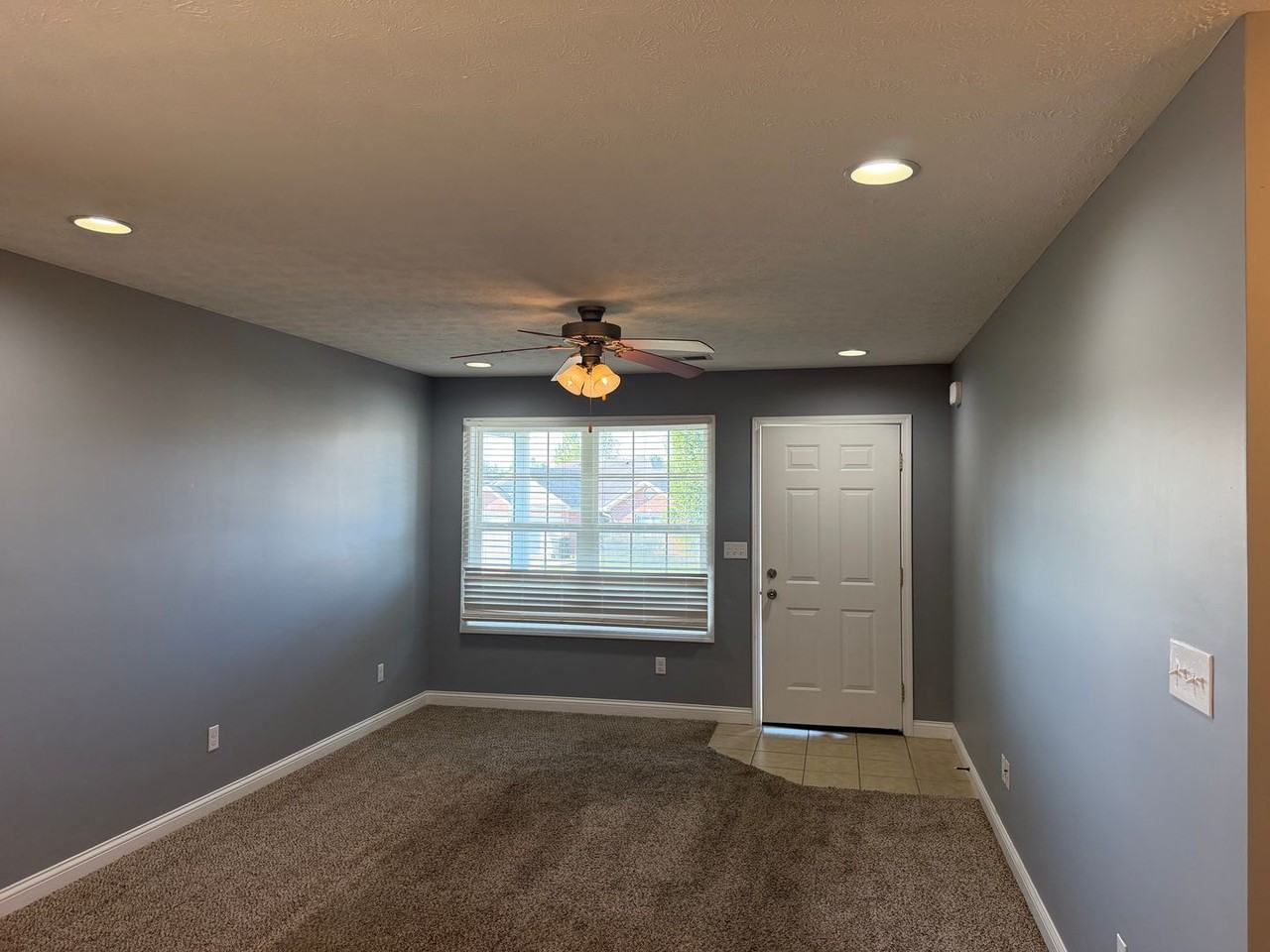 186 Applewood Ln - Photo 2 of 12
