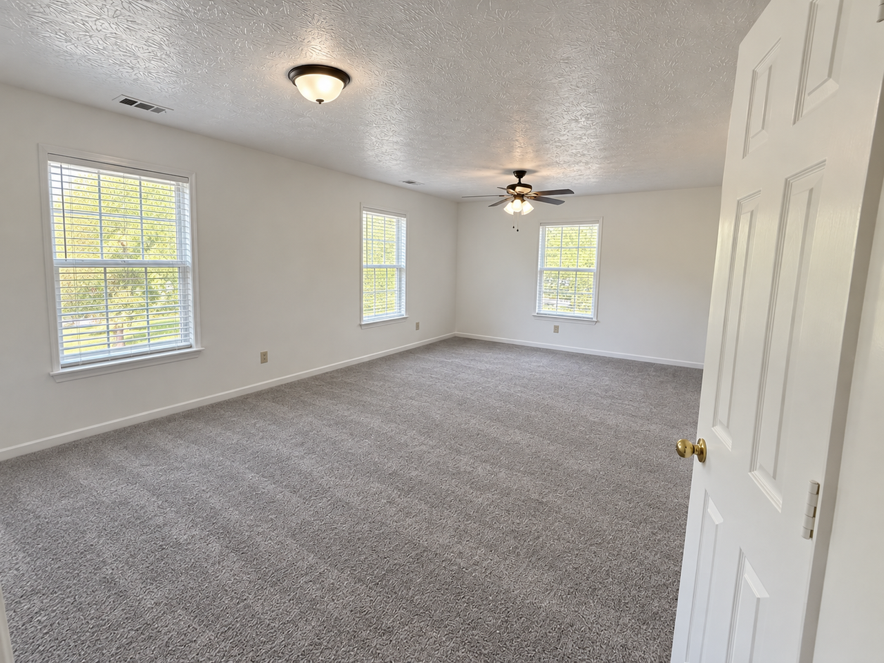 4737 Victoria Dr - Photo 5 of 7