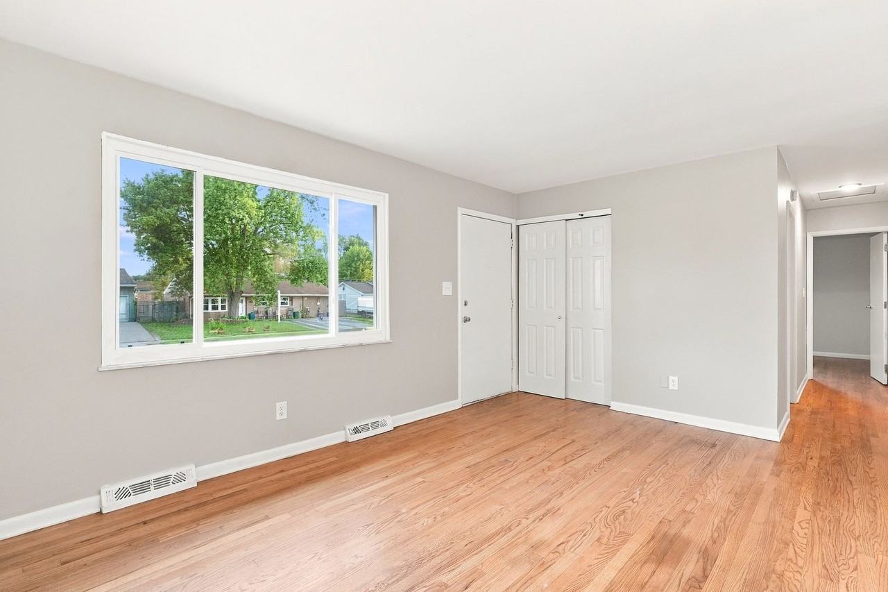 5233 Fullerton Dr - Photo 3 of 10