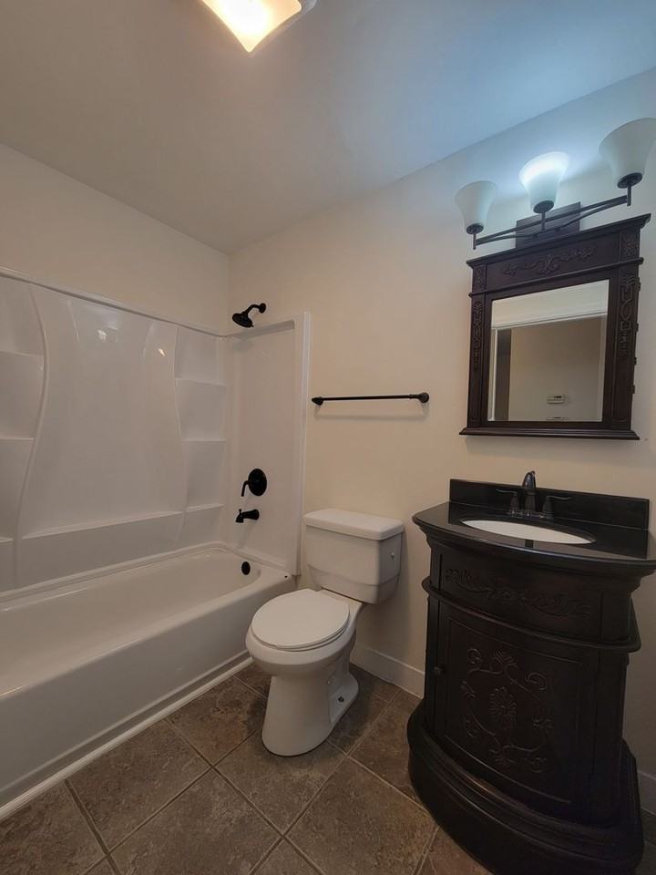 753 Maple Grove St - Photo 4 of 15