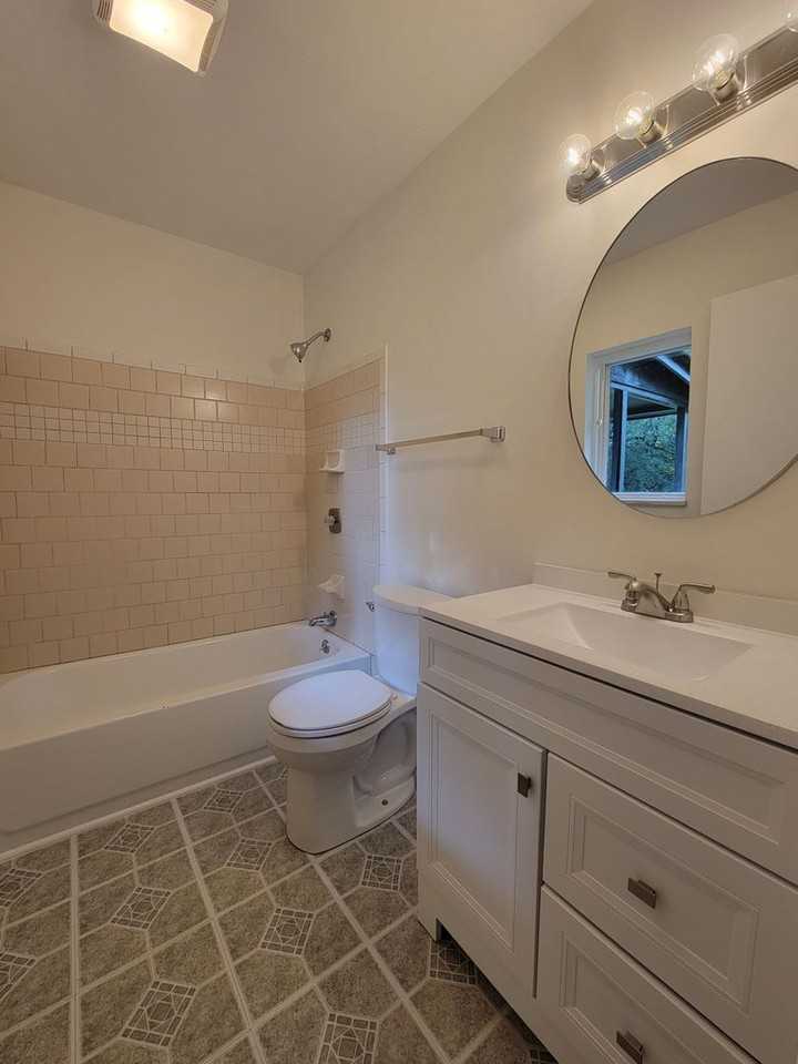 753 Maple Grove St - Photo 5 of 15