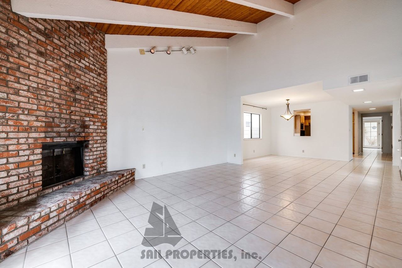 1012 Delaware St - Photo 6 of 32