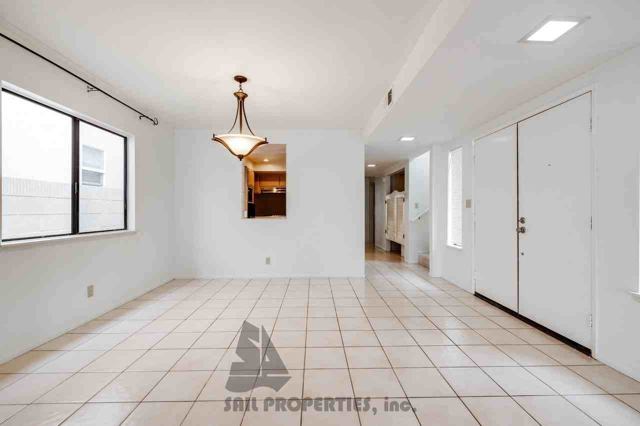 1012 Delaware St - Photo 7 of 32