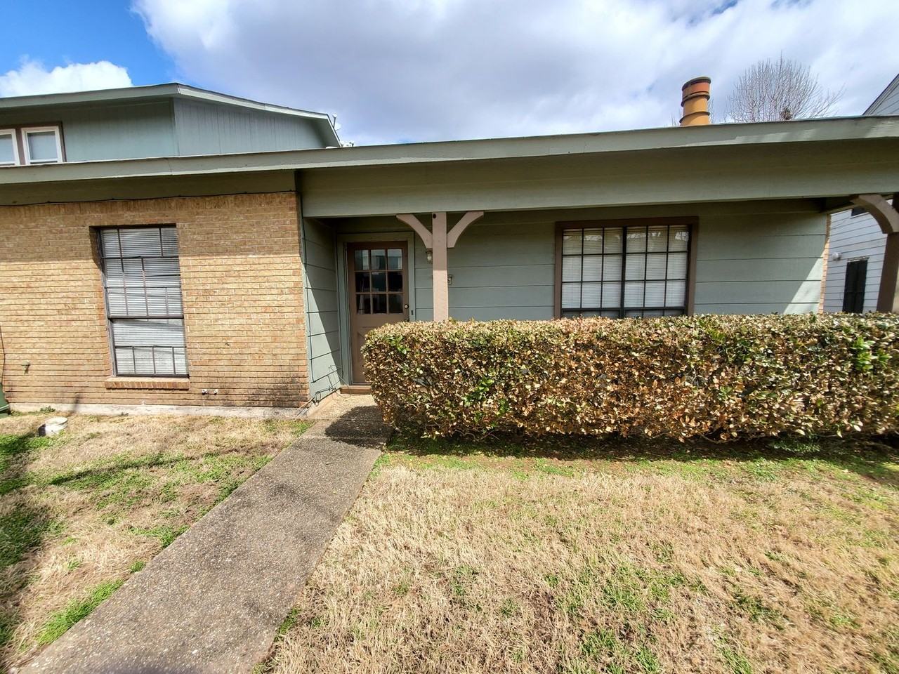 10116 Carlsbad Dr - Photo 2 of 3