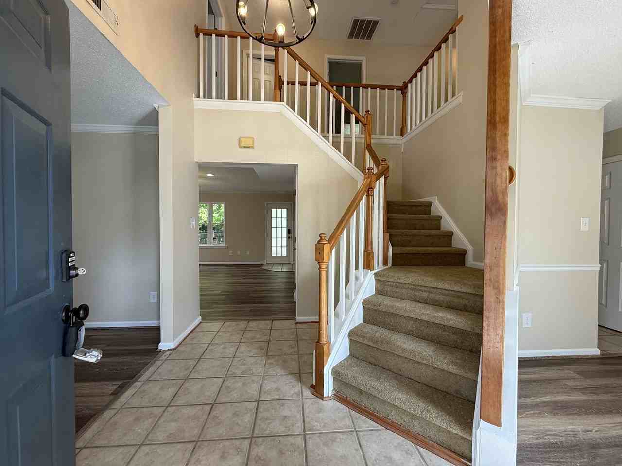 221 Sherbrooke Dr - Photo 3 of 17