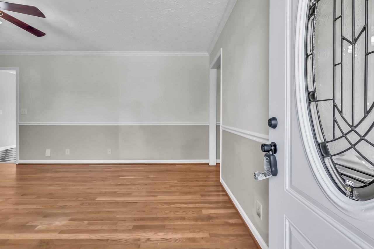 504 Wren Dr - Photo 3 of 23