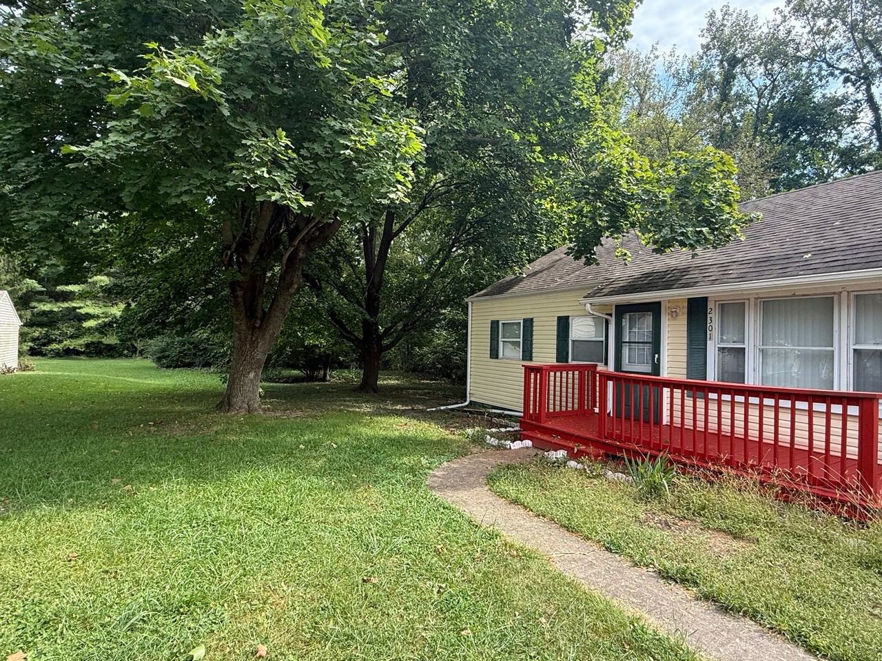 2301 W Oliver Dr - Photo 2 of 11