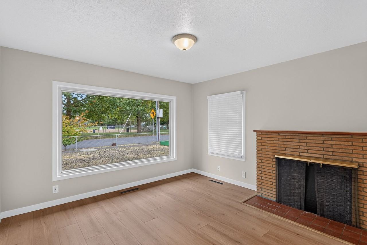 8435 Se Stephens St - Photo 3 of 21
