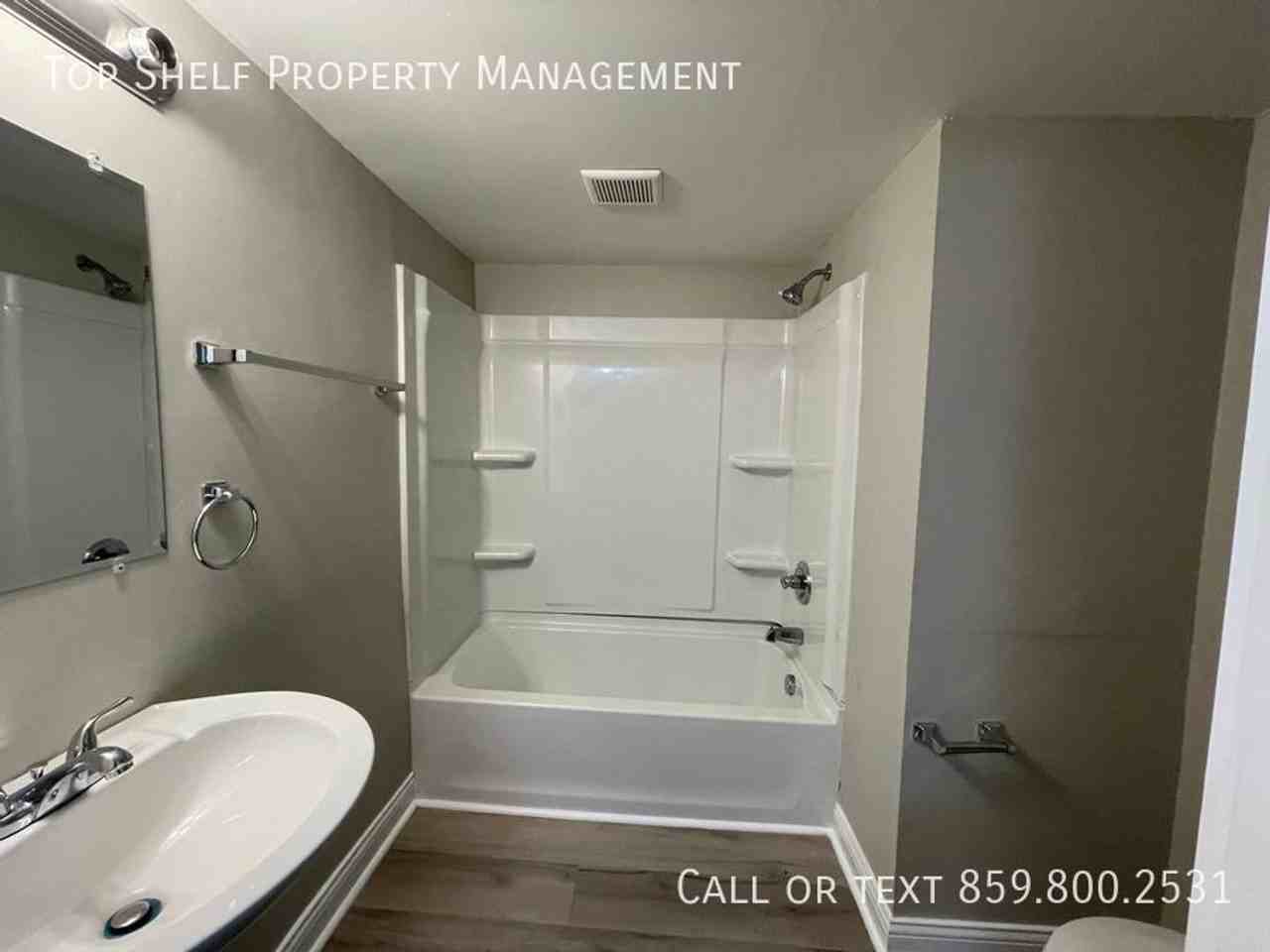 307 Wallace Ave - Photo 2 of 15