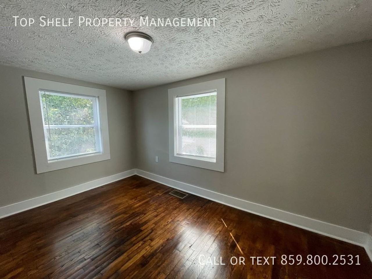 307 Wallace Ave - Photo 5 of 15