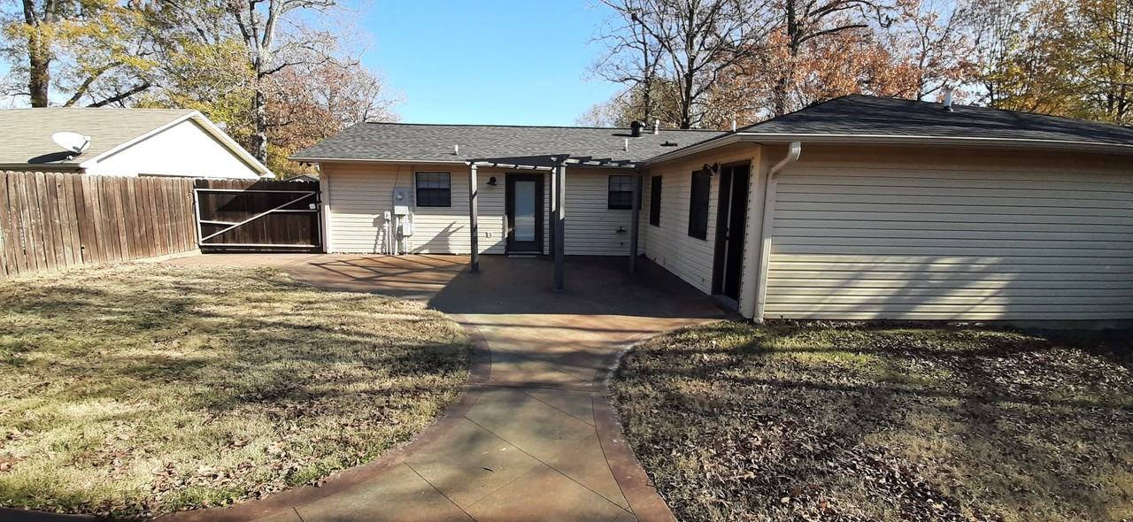 1403 Doris Dr - Photo 2 of 23