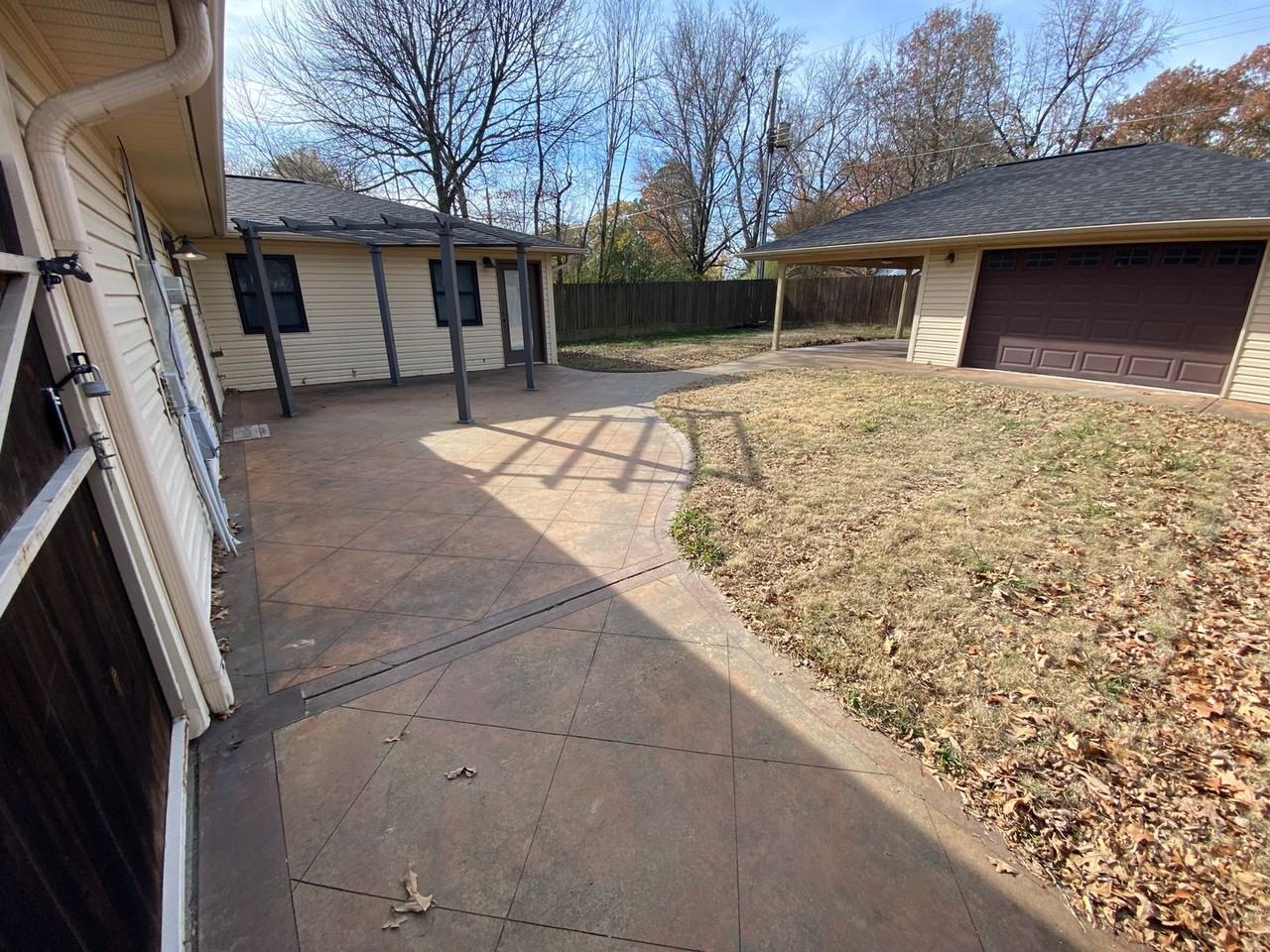 1403 Doris Dr - Photo 3 of 23