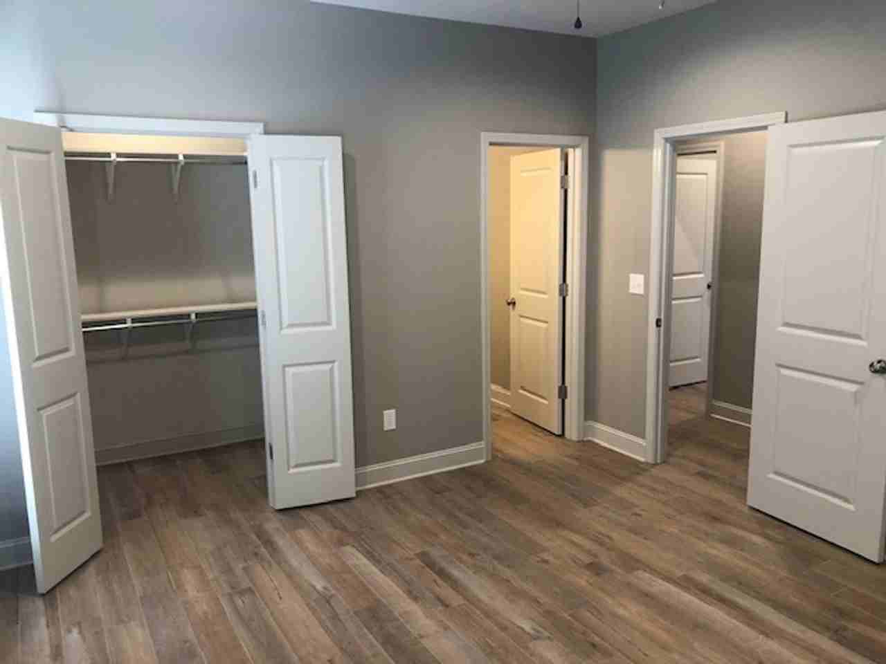 1376 W Jackson St - Photo 2 of 11
