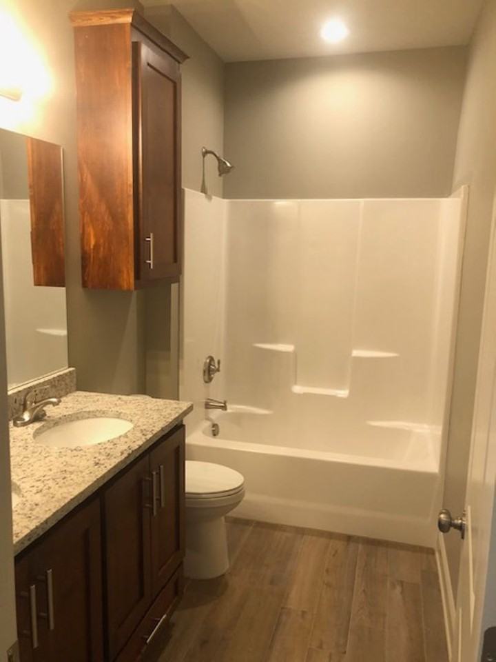 1376 W Jackson St - Photo 3 of 11