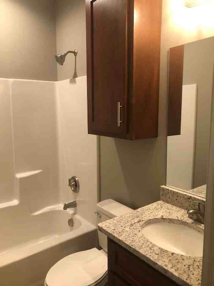 1376 W Jackson St - Photo 6 of 11