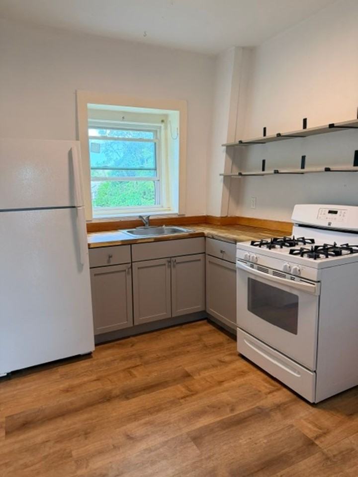 288 Lincoln St - Photo 3 of 5