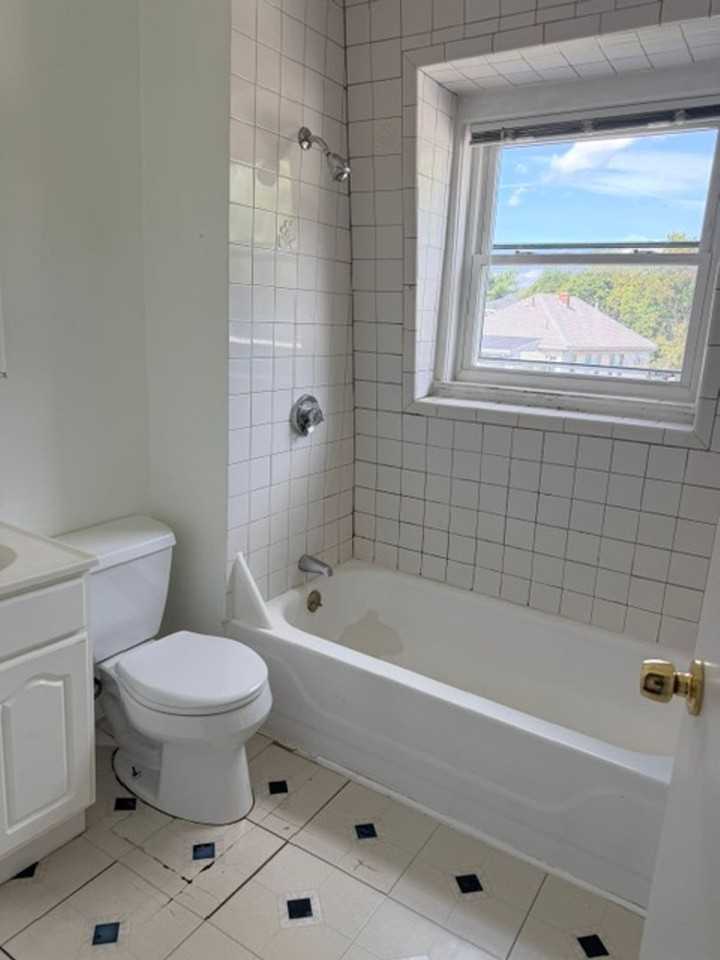 288 Lincoln St - Photo 5 of 5