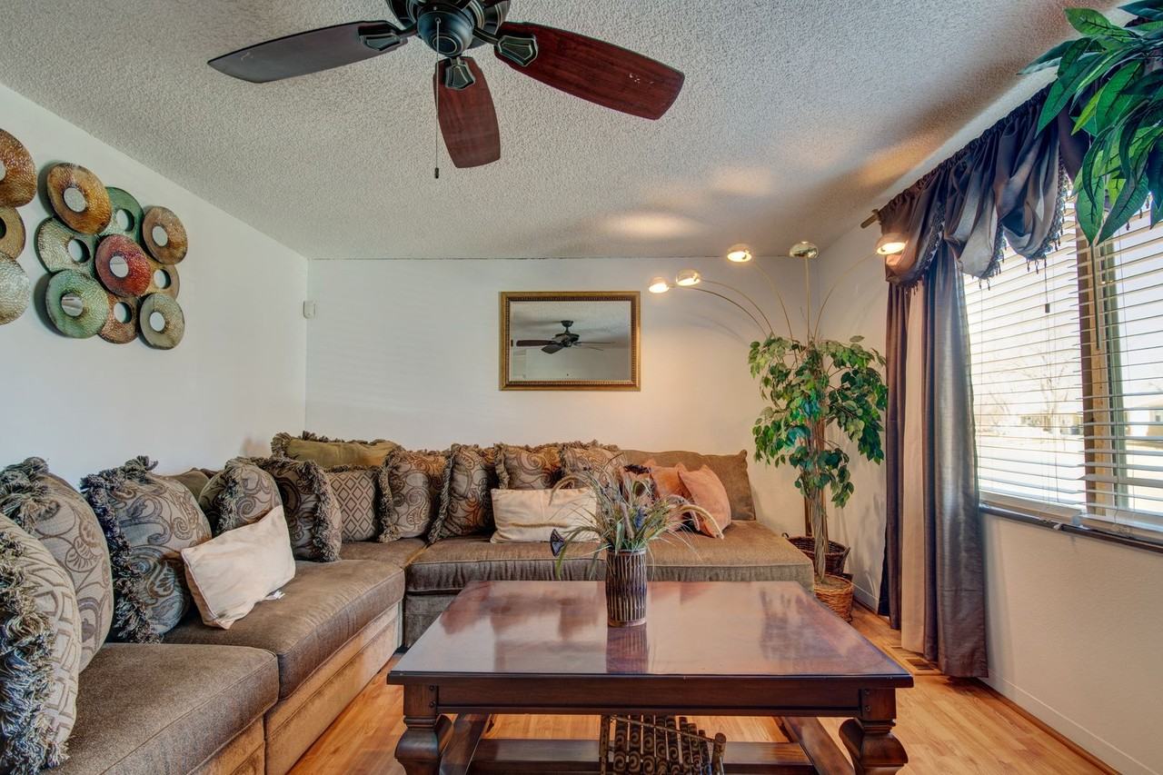 5553 Crystal Way - Photo 7 of 42