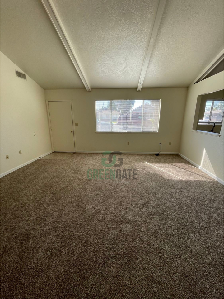 332 W G St - Photo 4 of 28