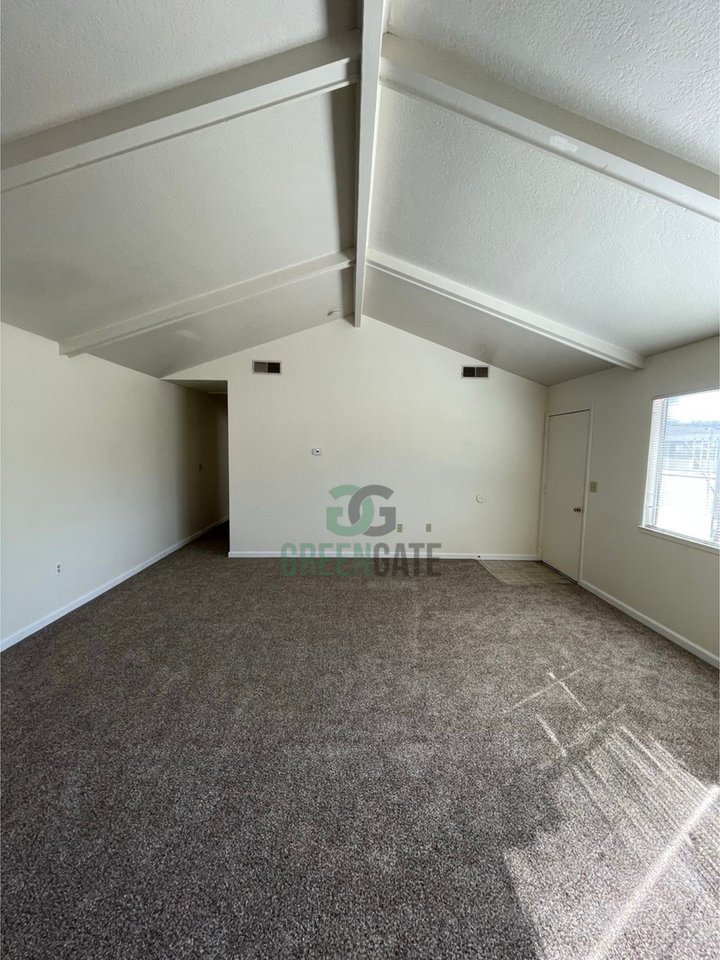 332 W G St - Photo 5 of 28