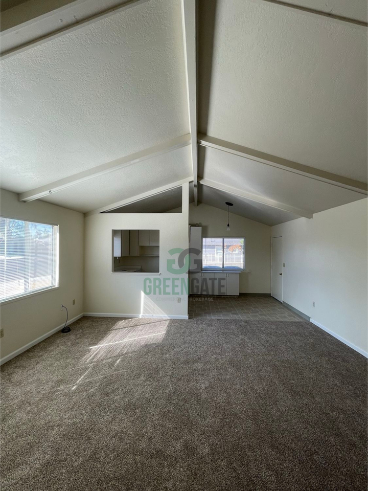 332 W G St - Photo 7 of 28