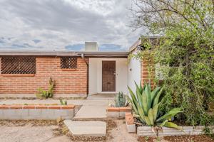 featured image of 1437 E Lester St