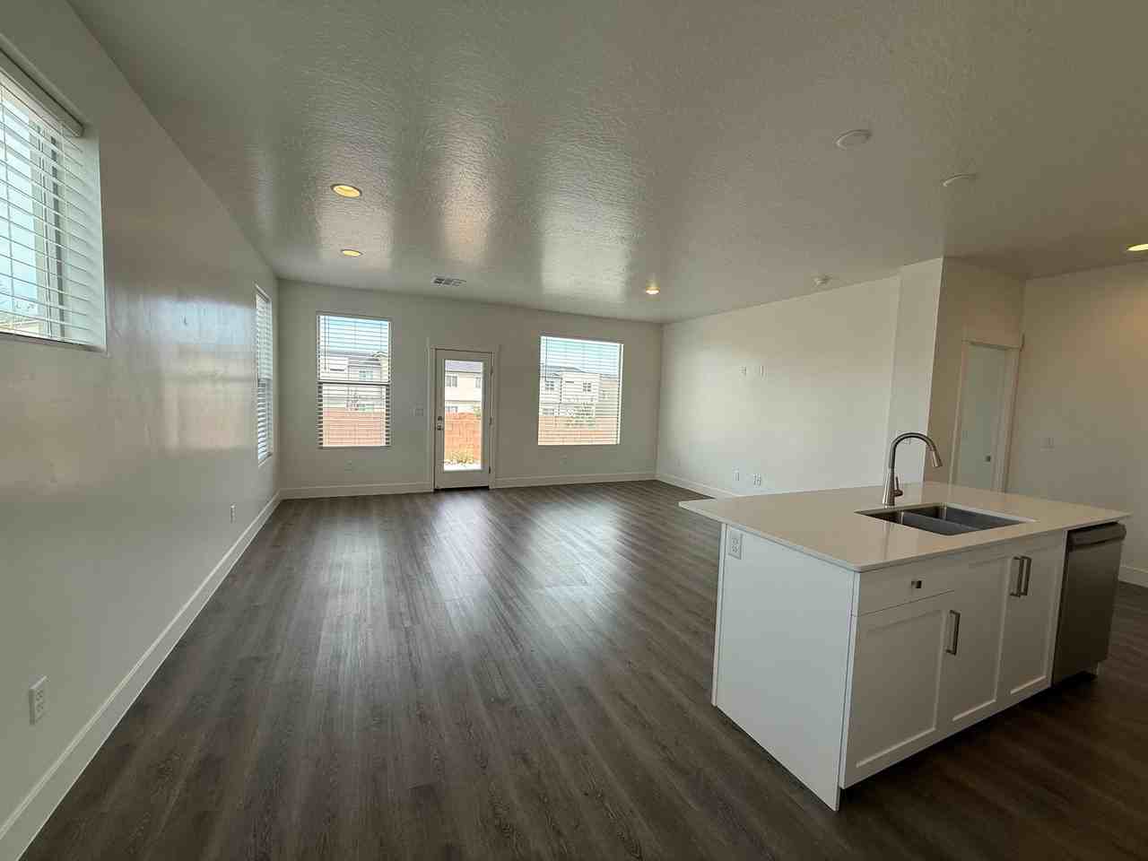 2313 E Luciano Ln - Photo 4 of 29