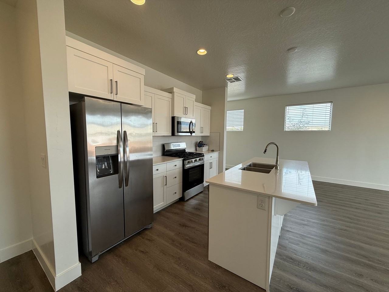 2313 E Luciano Ln - Photo 7 of 29