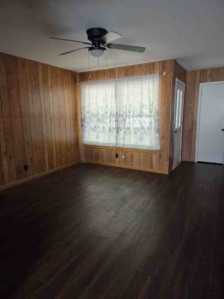 516 S Park Ln - Photo 3 of 12