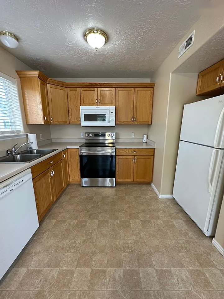 640 S 5th W #220 - Photo 5 of 15
