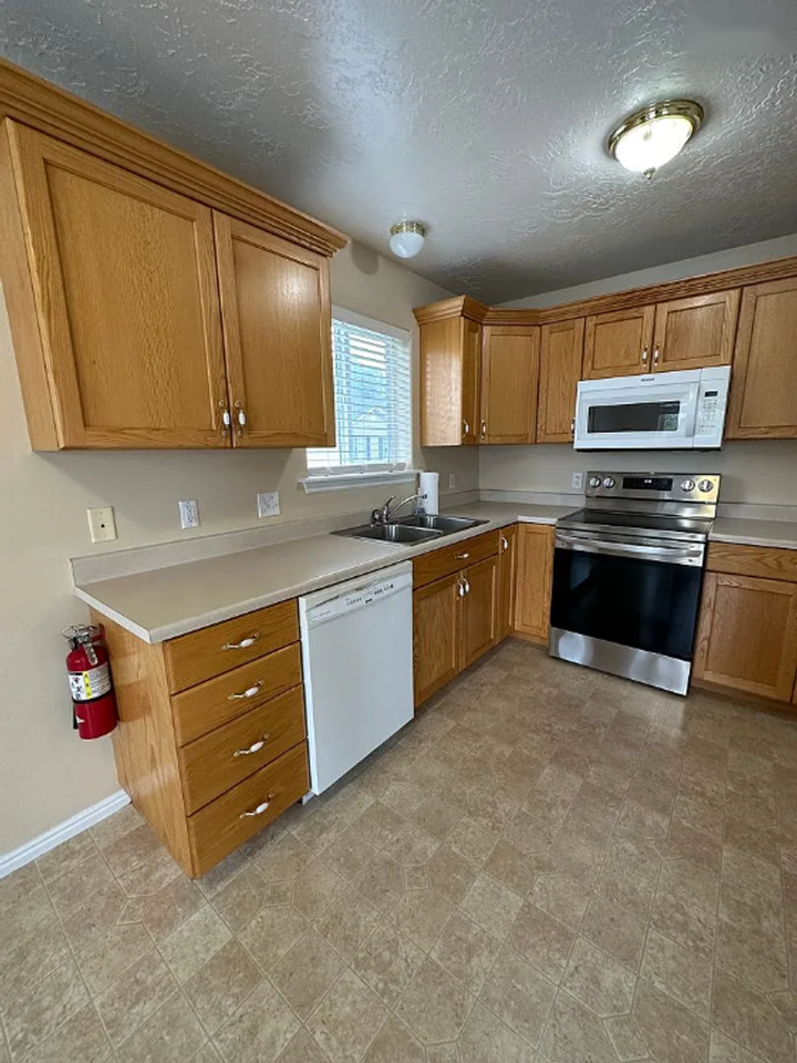 640 S 5th W #220 - Photo 7 of 15