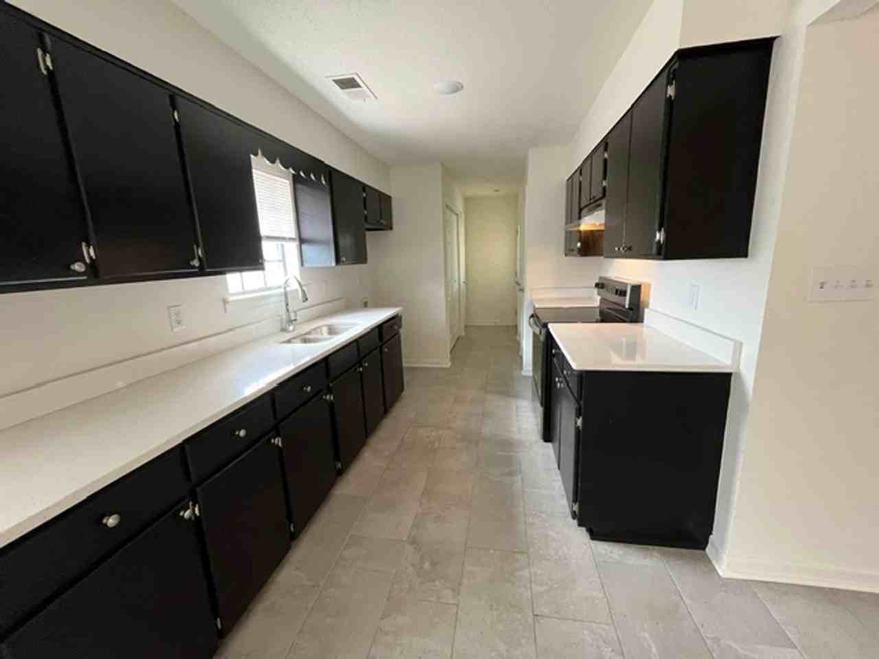 1030 Simpson Cv - Photo 3 of 11