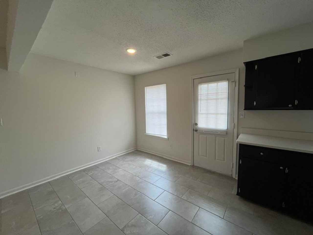 1030 Simpson Cv - Photo 4 of 11