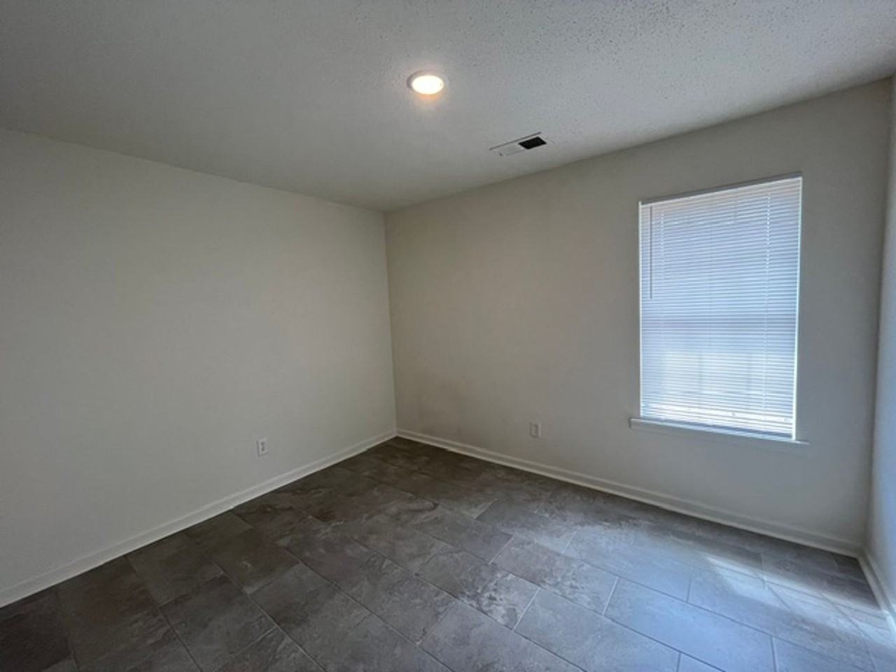 1030 Simpson Cv - Photo 5 of 11