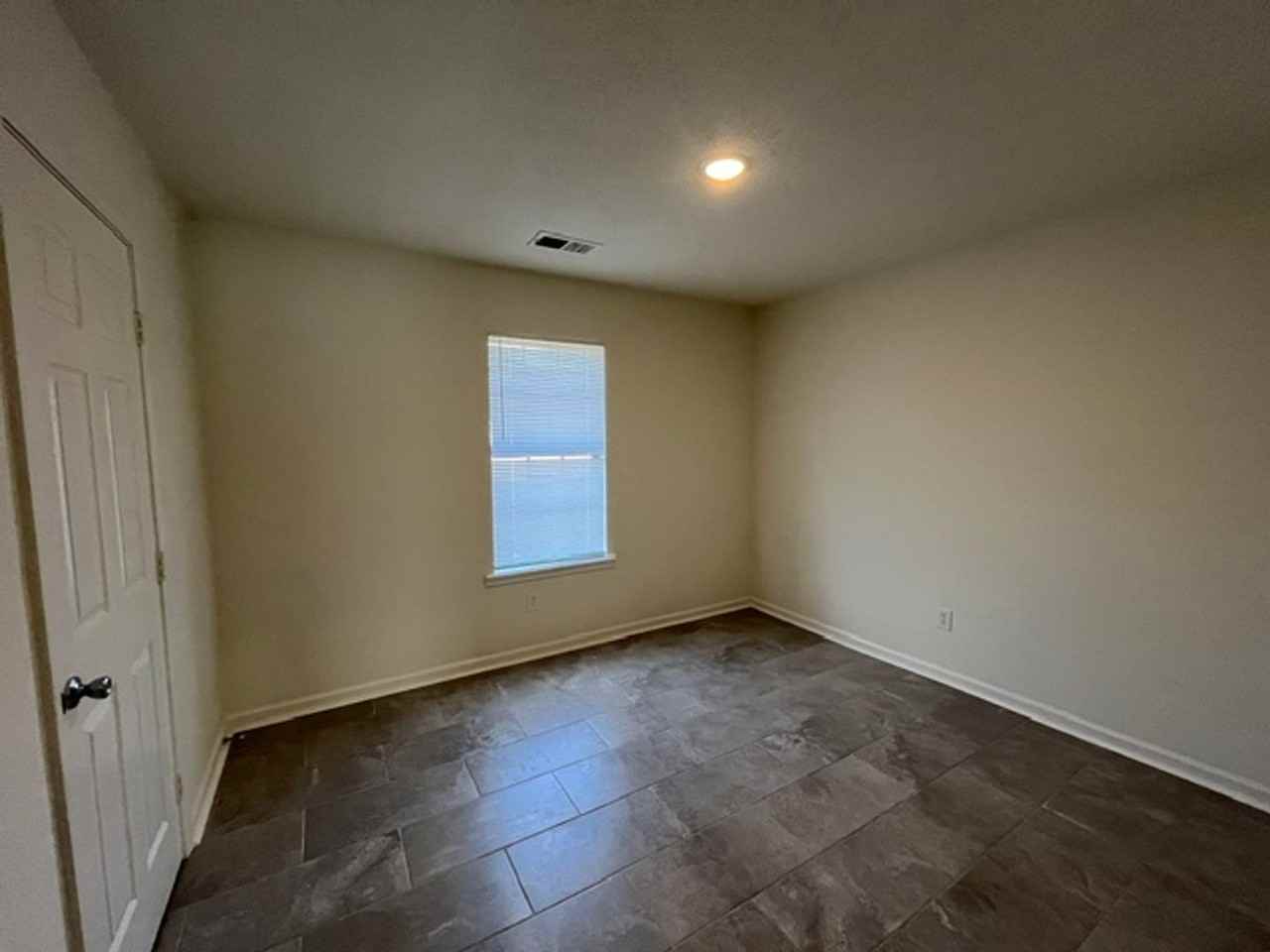 1030 Simpson Cv - Photo 6 of 11