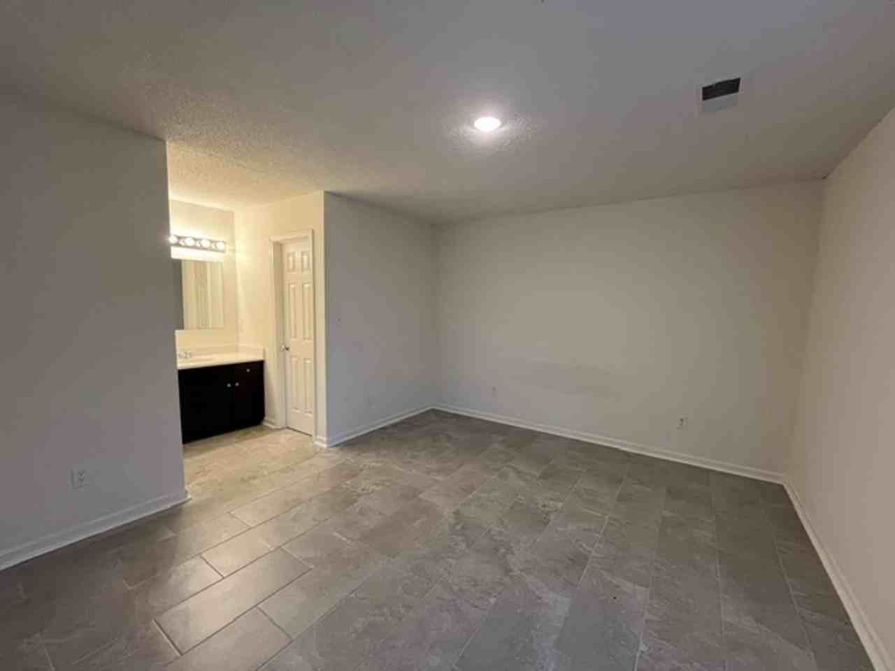 1030 Simpson Cv - Photo 7 of 11