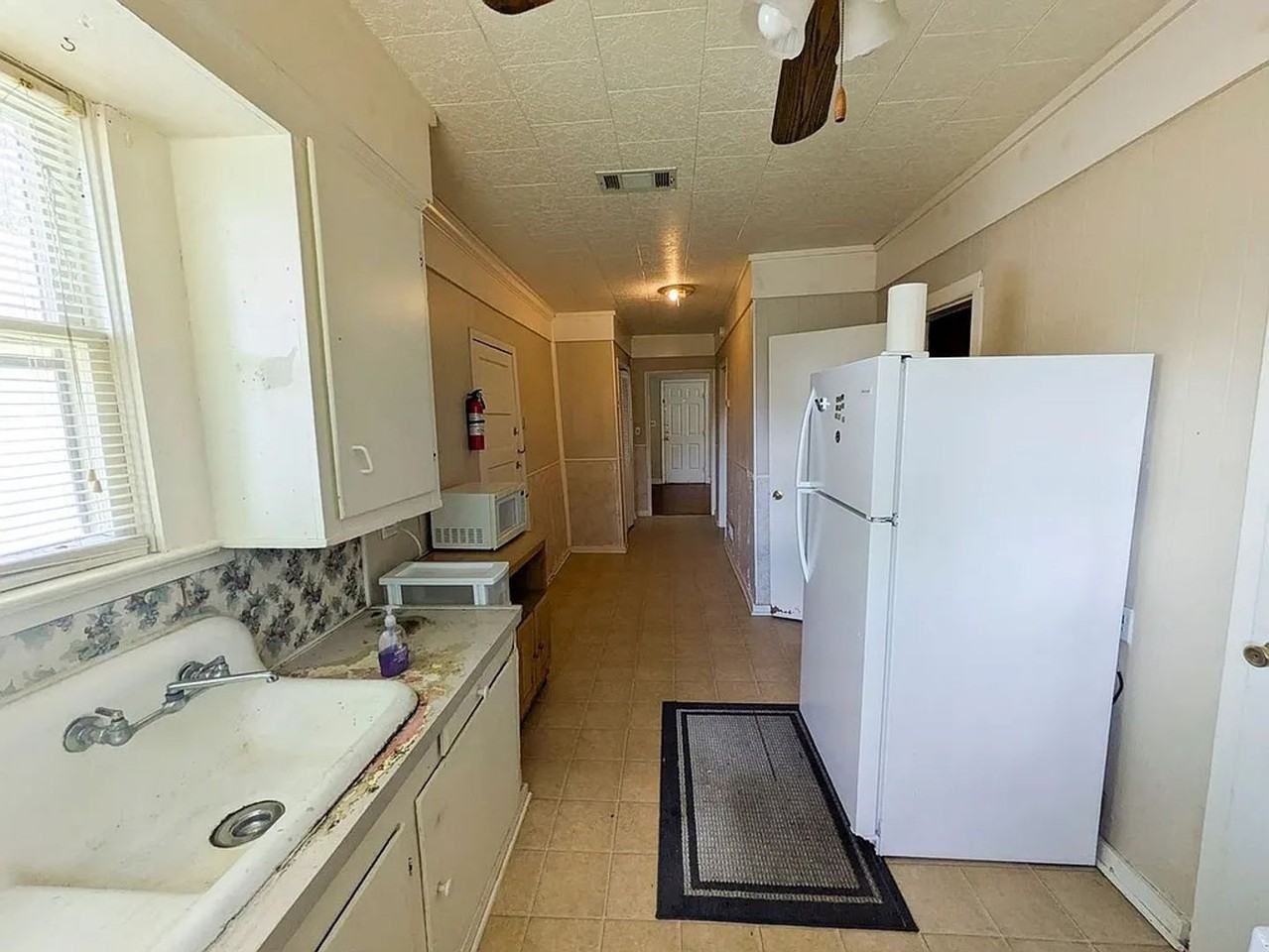 824 Llano St - Photo 2 of 8