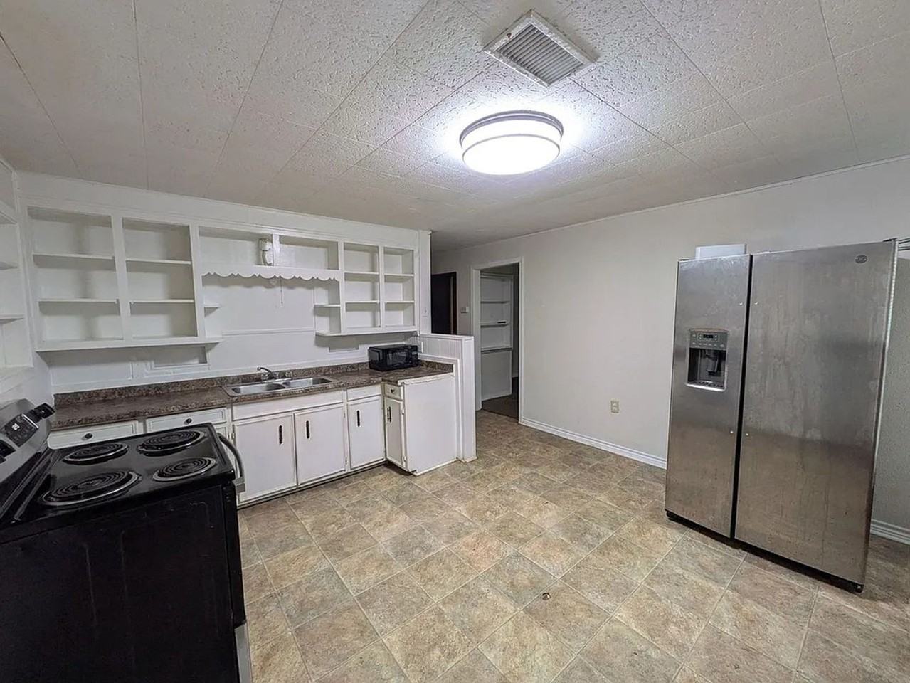 5365 E Parkway Dr - Photo 2 of 11