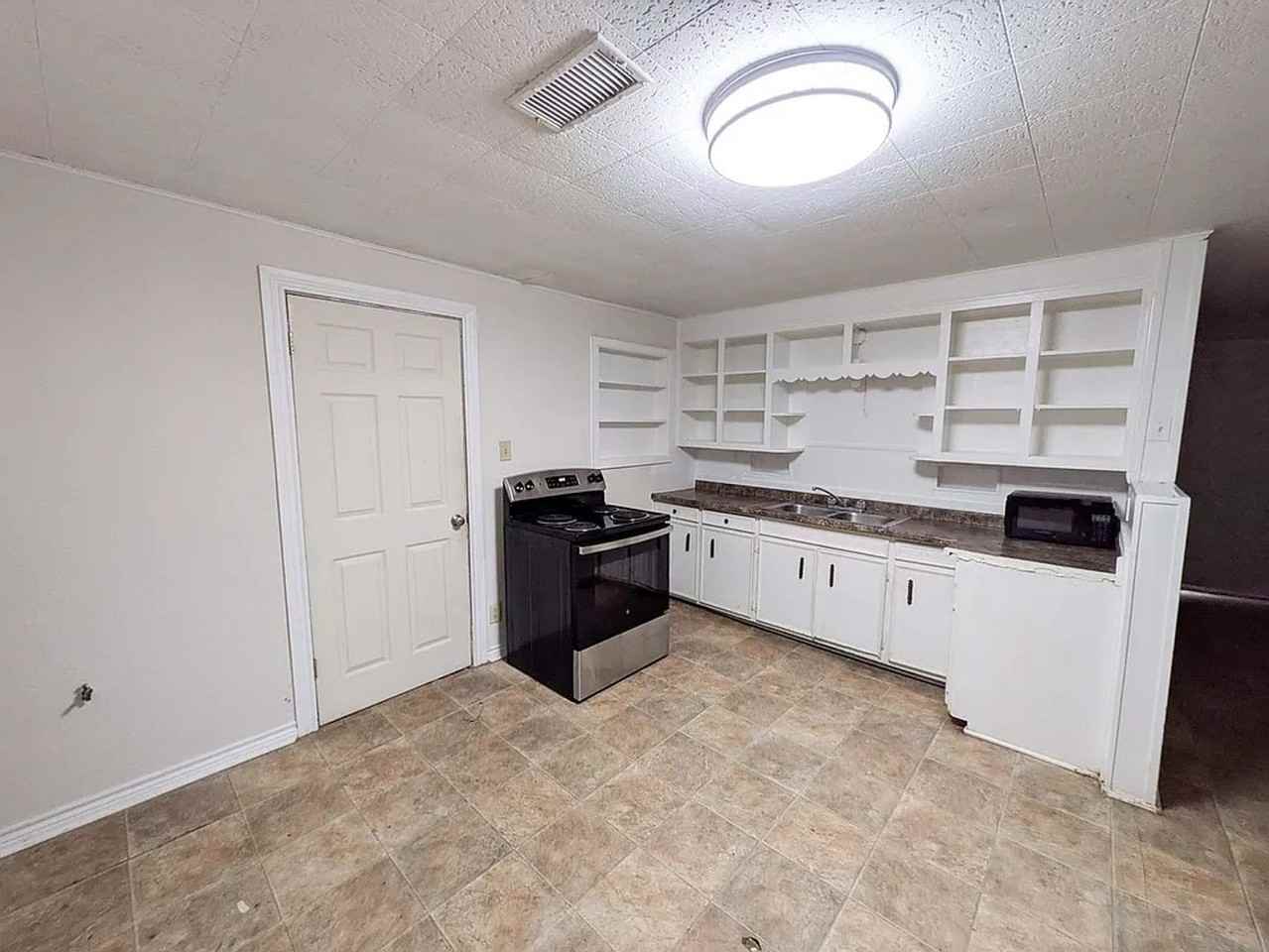 5365 E Parkway Dr - Photo 3 of 11