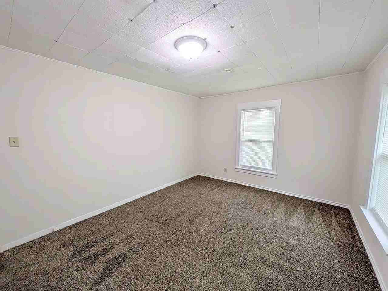 5365 E Parkway Dr - Photo 4 of 11