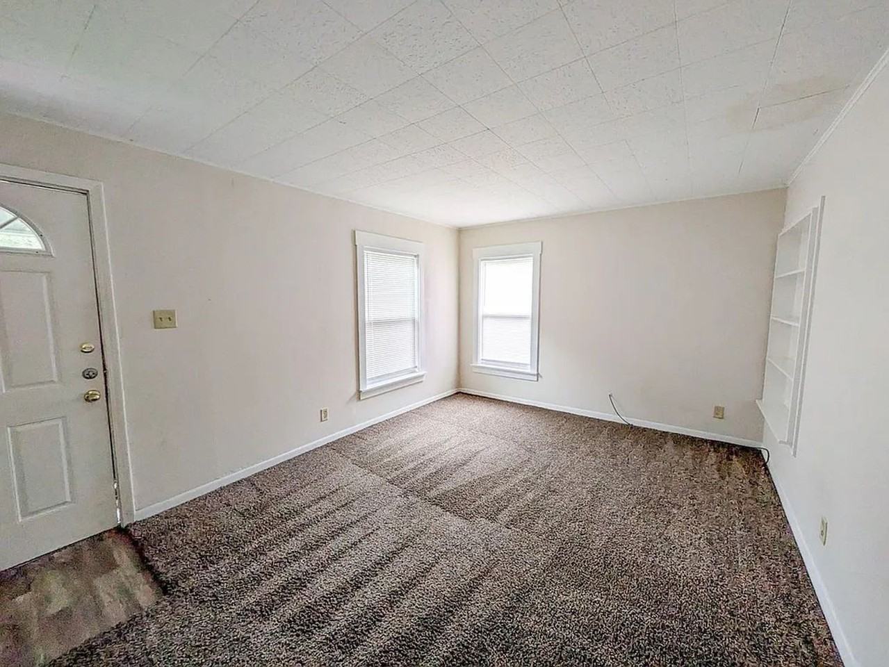 5365 E Parkway Dr - Photo 6 of 11