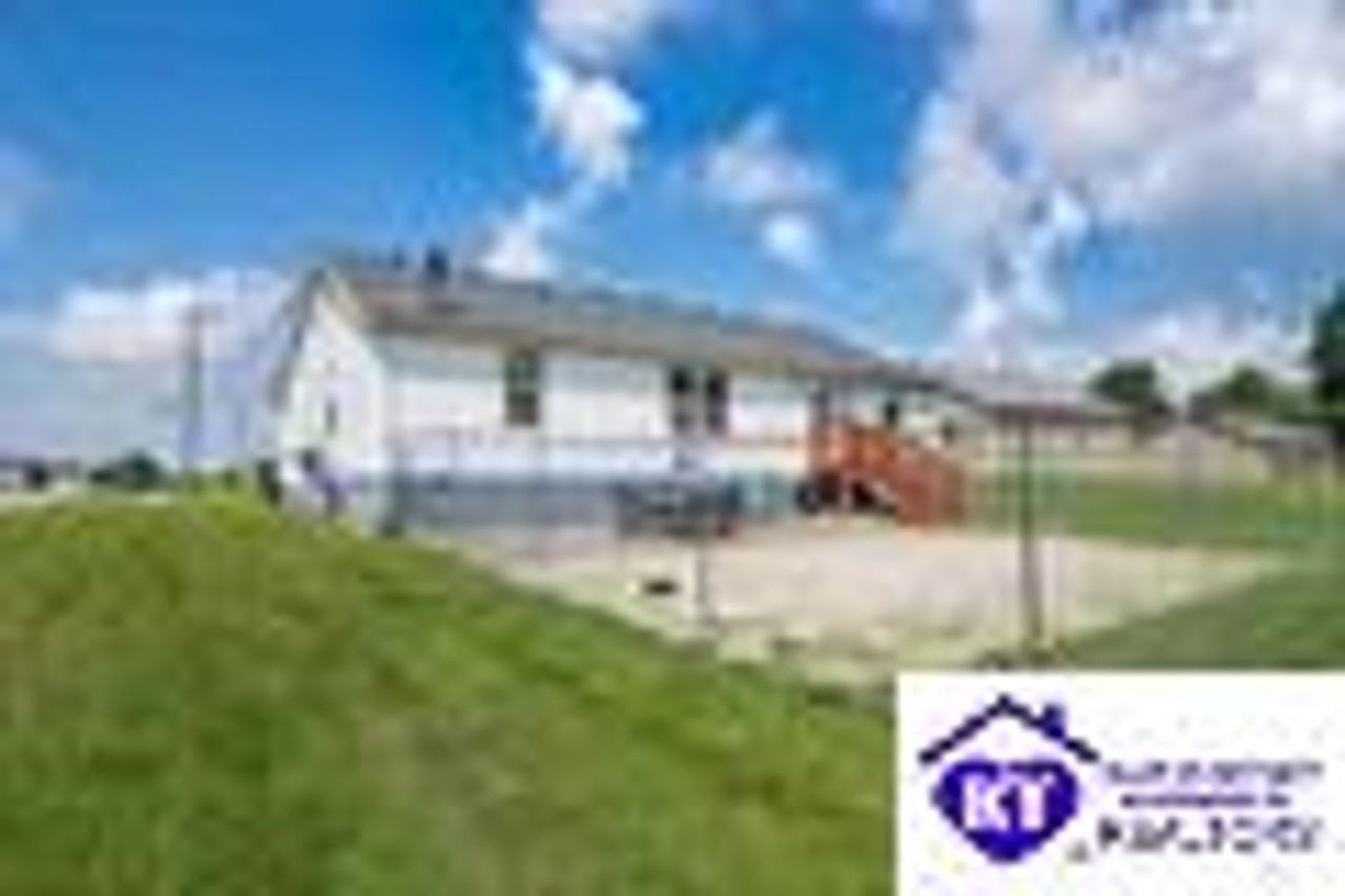 520 University Dr - Photo 5 of 7