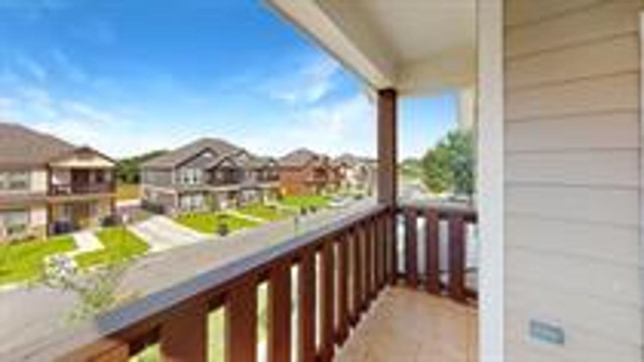909 Montclair Avenue - Photo 4 of 13