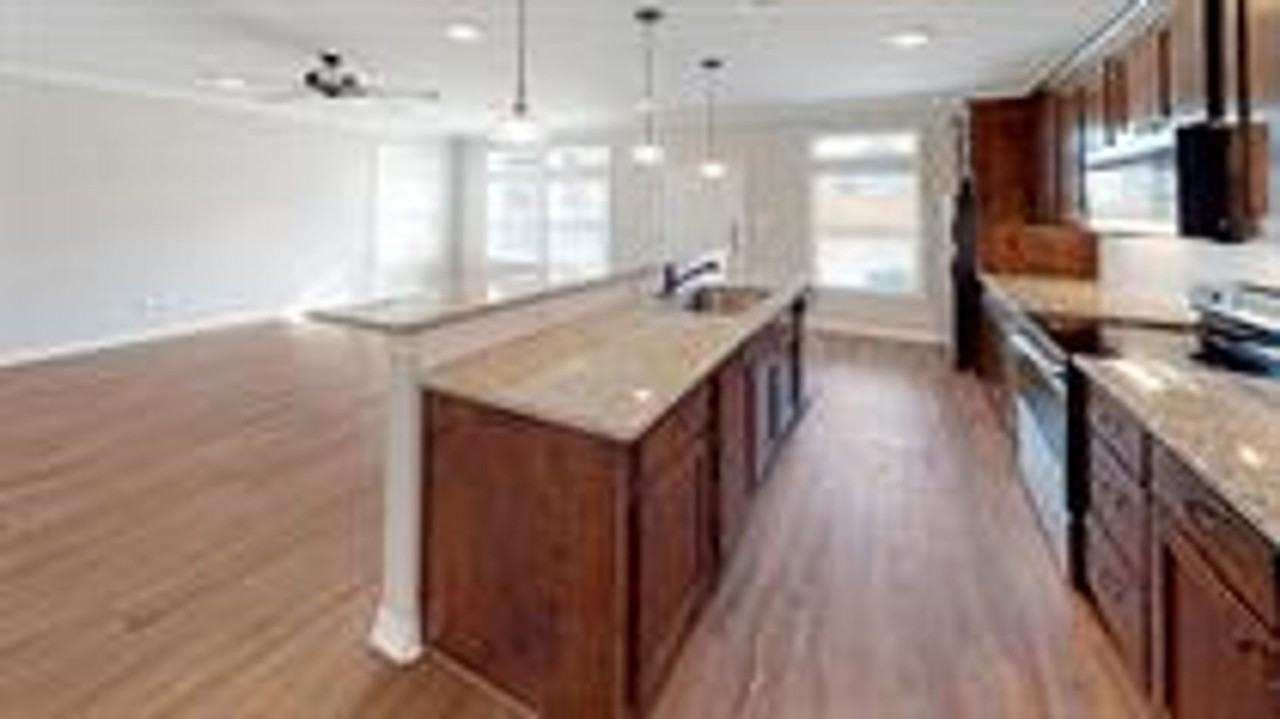 909 Montclair Avenue - Photo 5 of 13